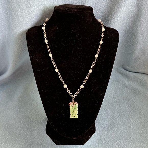 VINTAGE STERLING SILVER & CARVED GREEN JADE NECKLACE - Picture 1 of 7